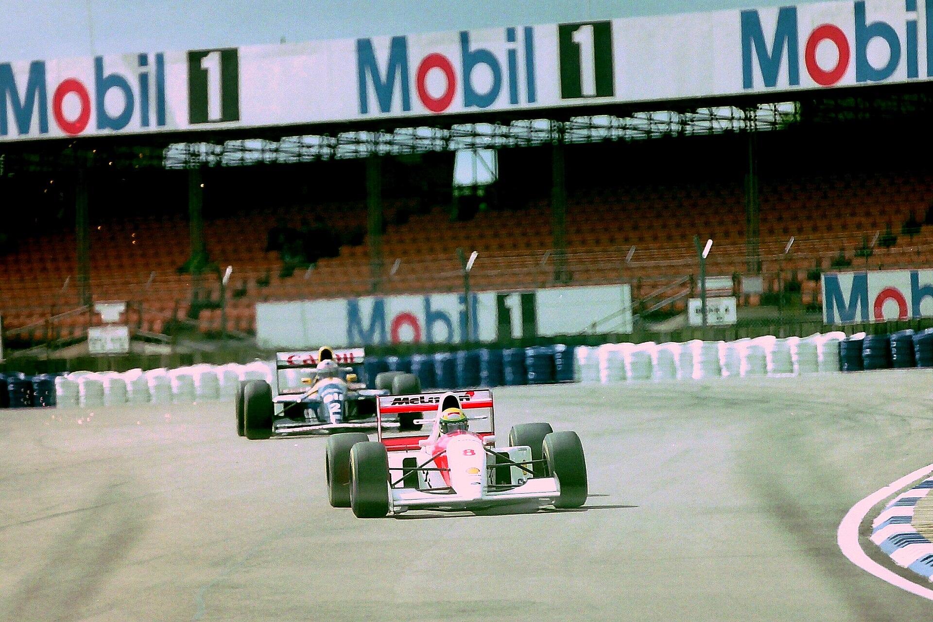 El McLaren de Ayrton Senna y el Williams de Alain Prost en Silverstone en 1993
