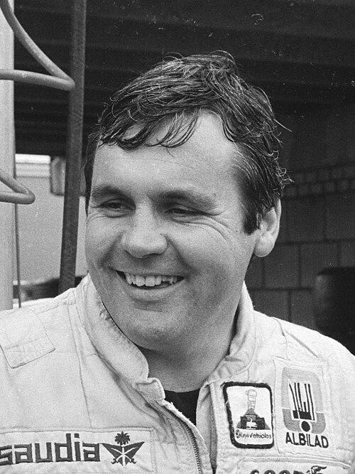 Alan Jones sonriendo en 1980, el año de su título con Williams
