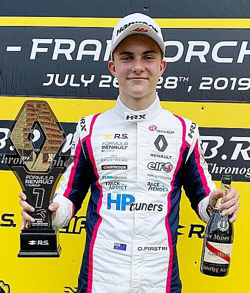 Oscar Piastri en el podio de Spa en 2019